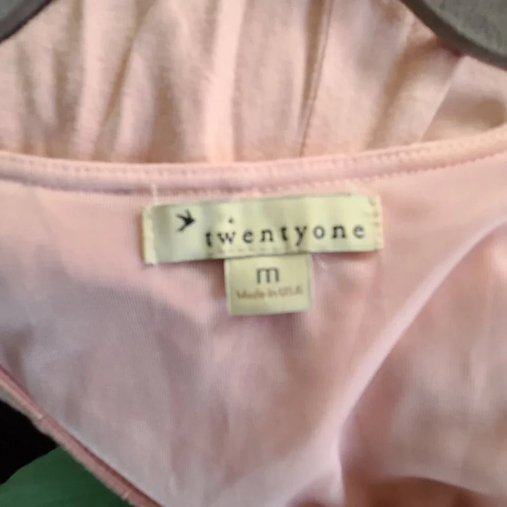 Twenty One Womens Pleated Blouson Jersey Tank Top Round Neck Sz Medium Pink EUC - Picture 2 of 5